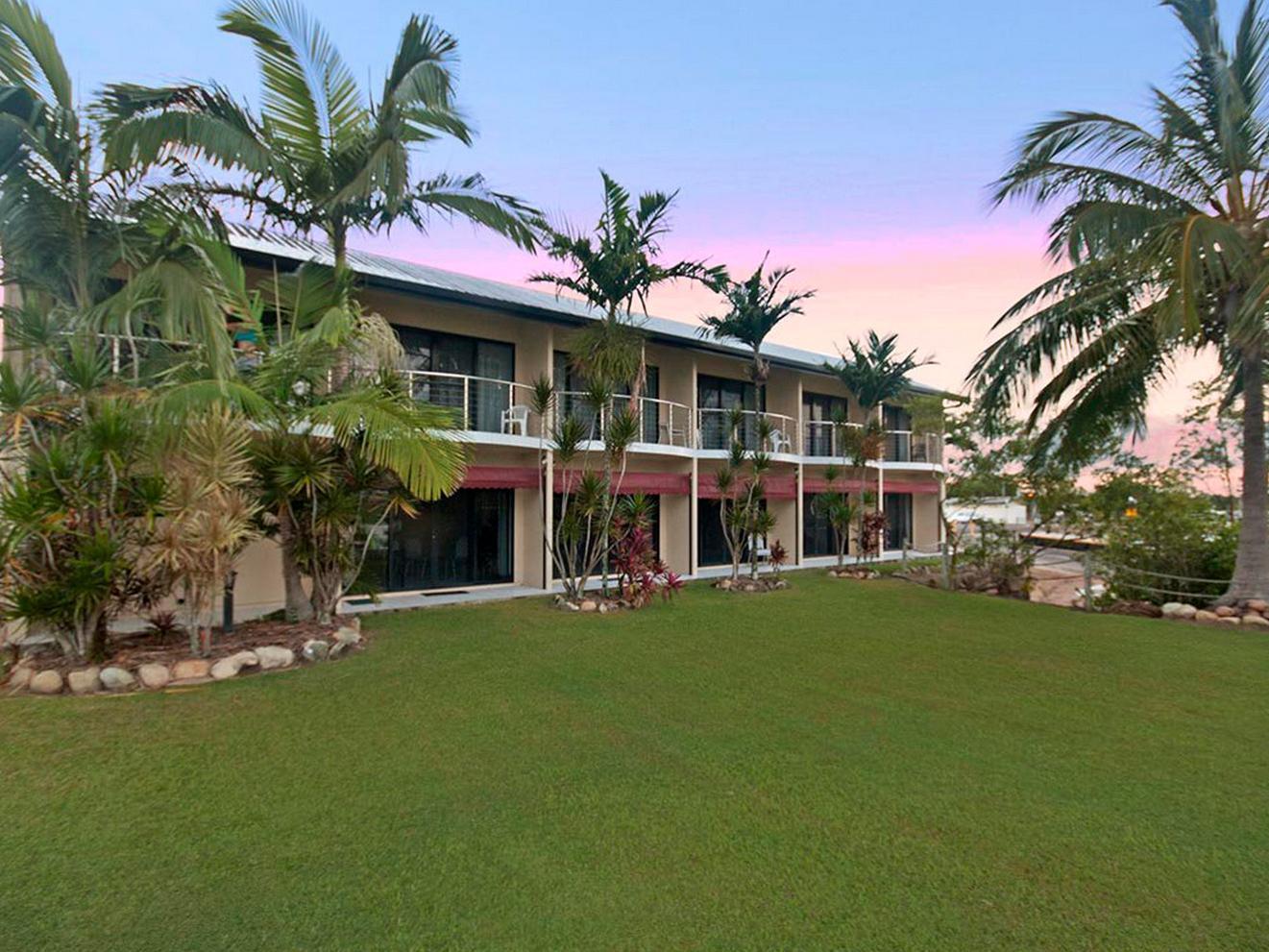 Hinchinbrook Marine Cove Resort Lucinda エクステリア 写真