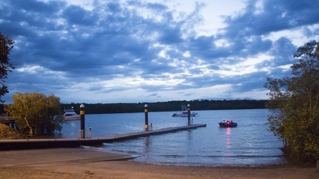 Hinchinbrook Marine Cove Resort Lucinda エクステリア 写真