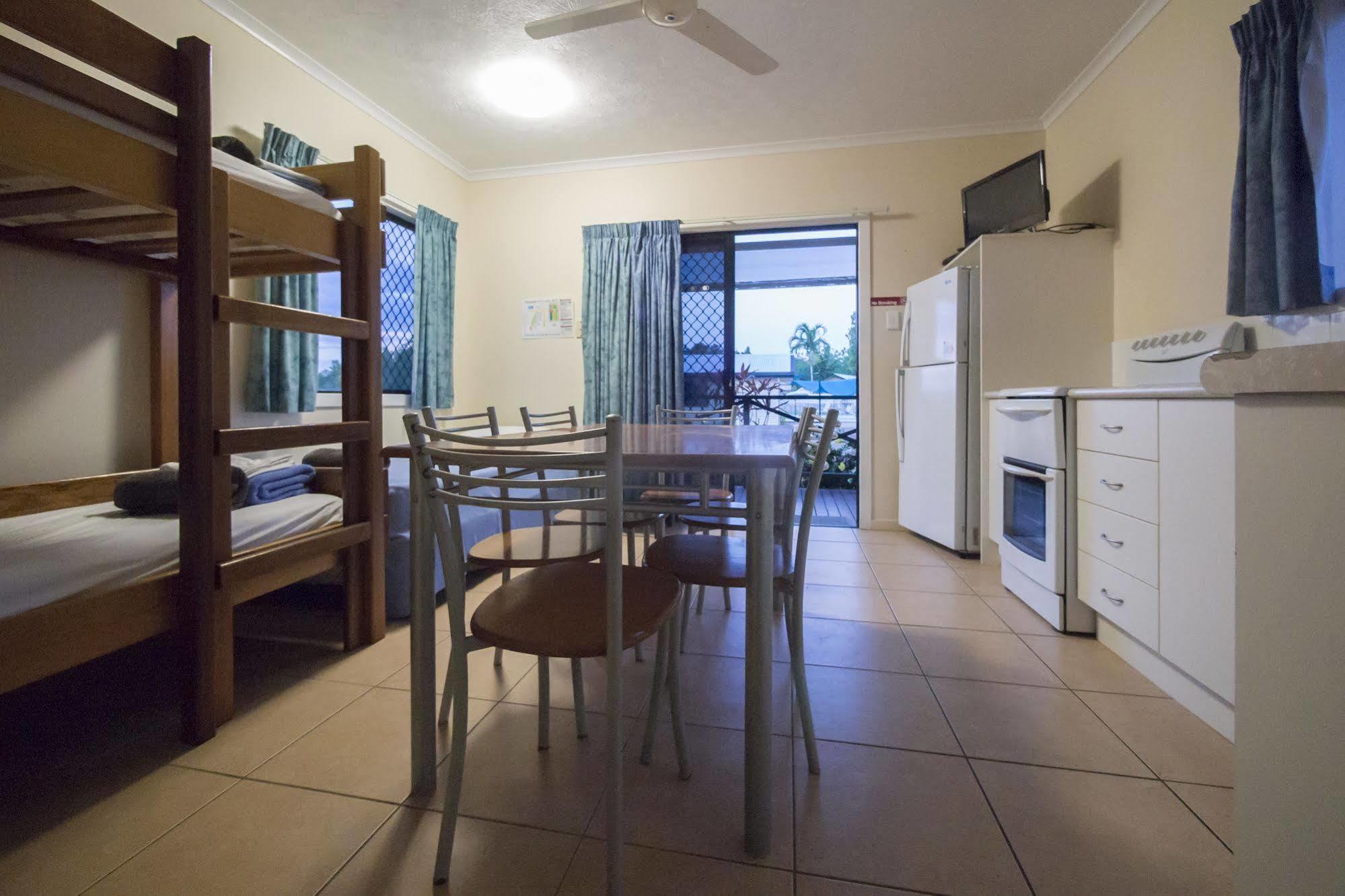 Hinchinbrook Marine Cove Resort Lucinda エクステリア 写真